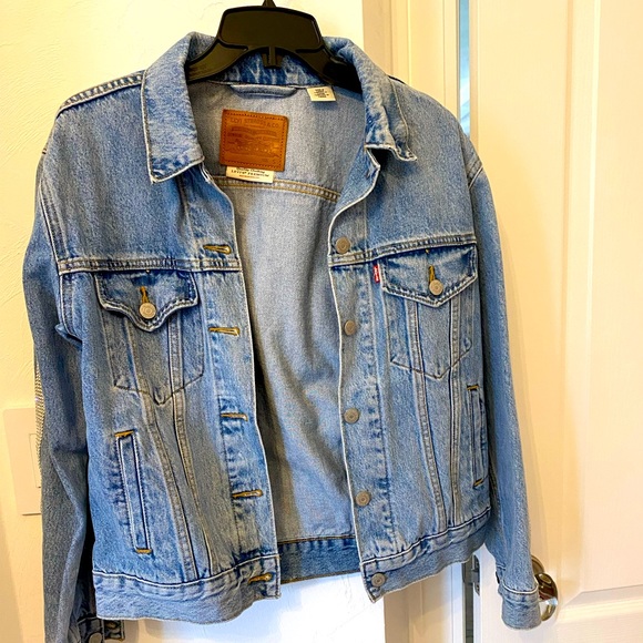 Levi’s jean jacket with rhinestone embellishment - Picture 1 of 5